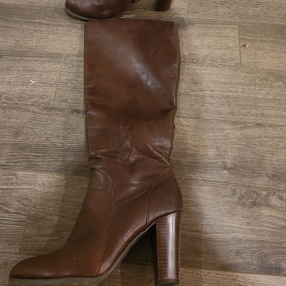Brown boots w/ 3.5" heel - Picture 1 of 2